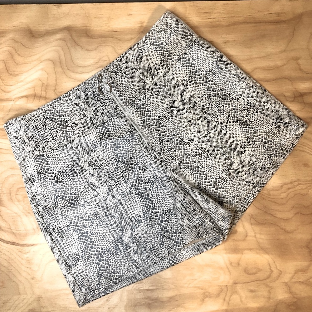 HAVE Snakeskin Pattern High-Waist Shorts NWOT